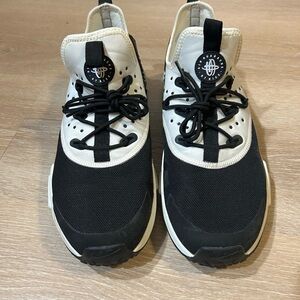 Men’s Nike Air Huarache Drift Running Shoe GS Black White Size 11